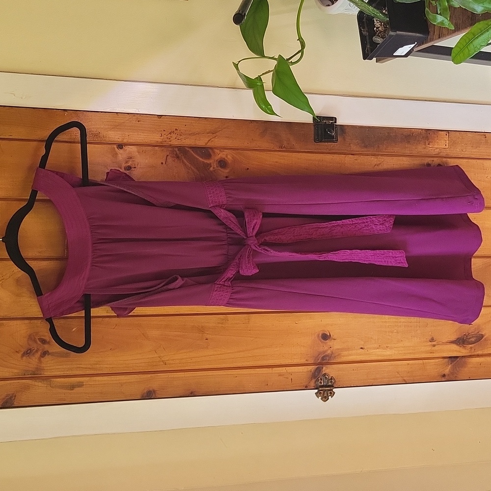 LOFT Sleevless Ruffle Neck Dress